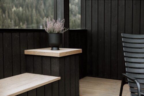 Kledning på bolighus fra terrasse